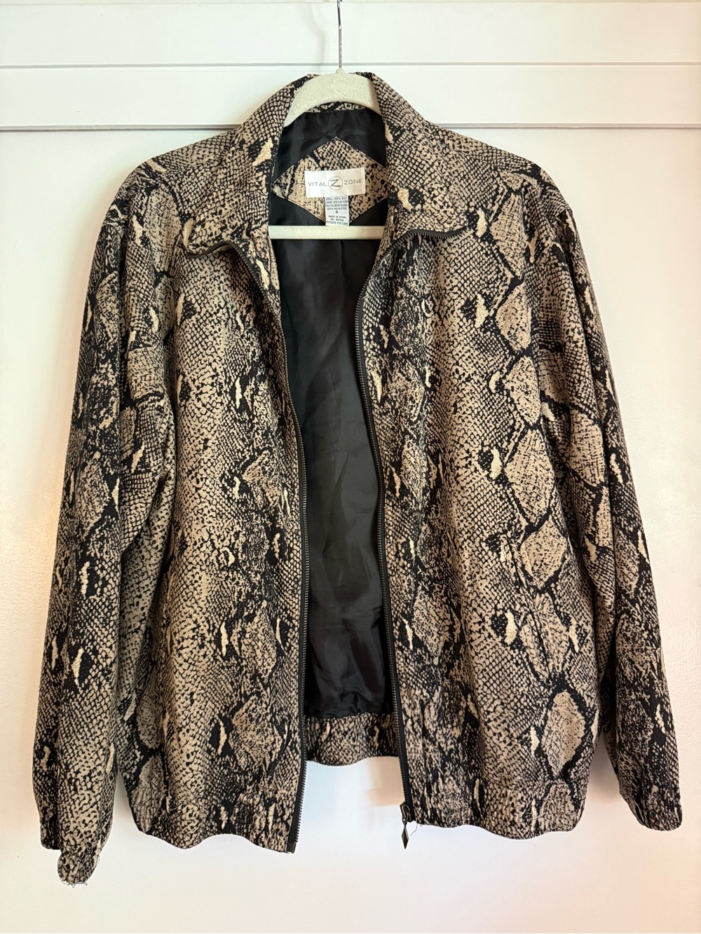 100% Silk Snakeskin Jacket - women’s size s.